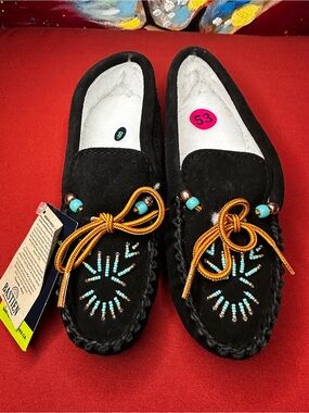 No.53 Bastien Industries Arahchiou Beaded Suede Moccasins Size 6
